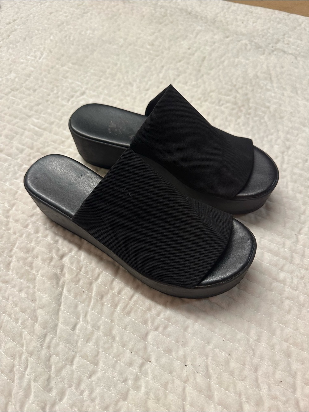ON HOLD Classic Black Platform Sandals - Picture 3 of 5